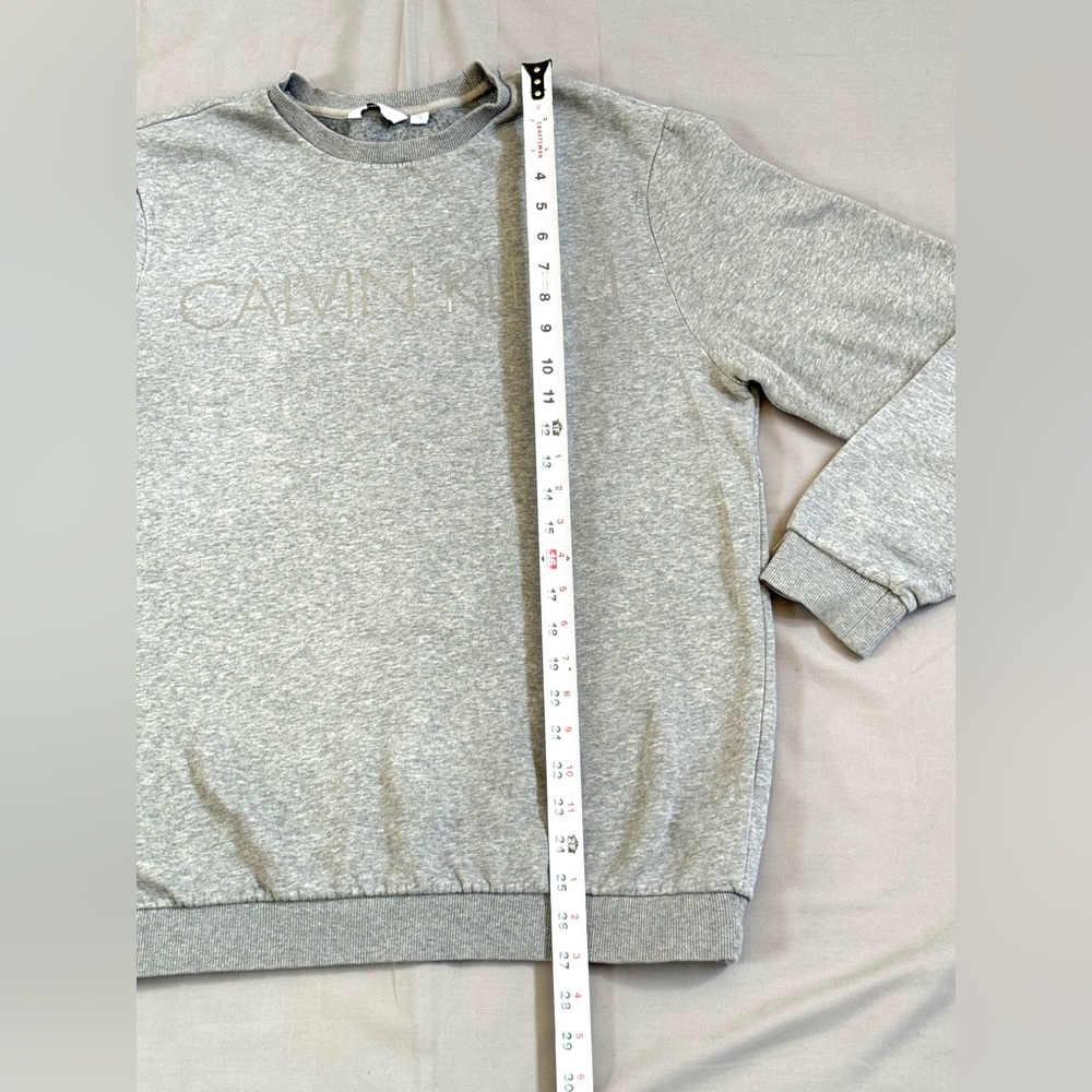 Calvin Klein Light Heather Gray Logo Crewneck Sweater - Picture 5 of 5